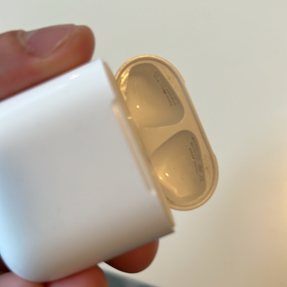 Genuine Apple AirPods 1st Gen RIGHT / CHARGING CASE ONLY - Picture 4 of 5